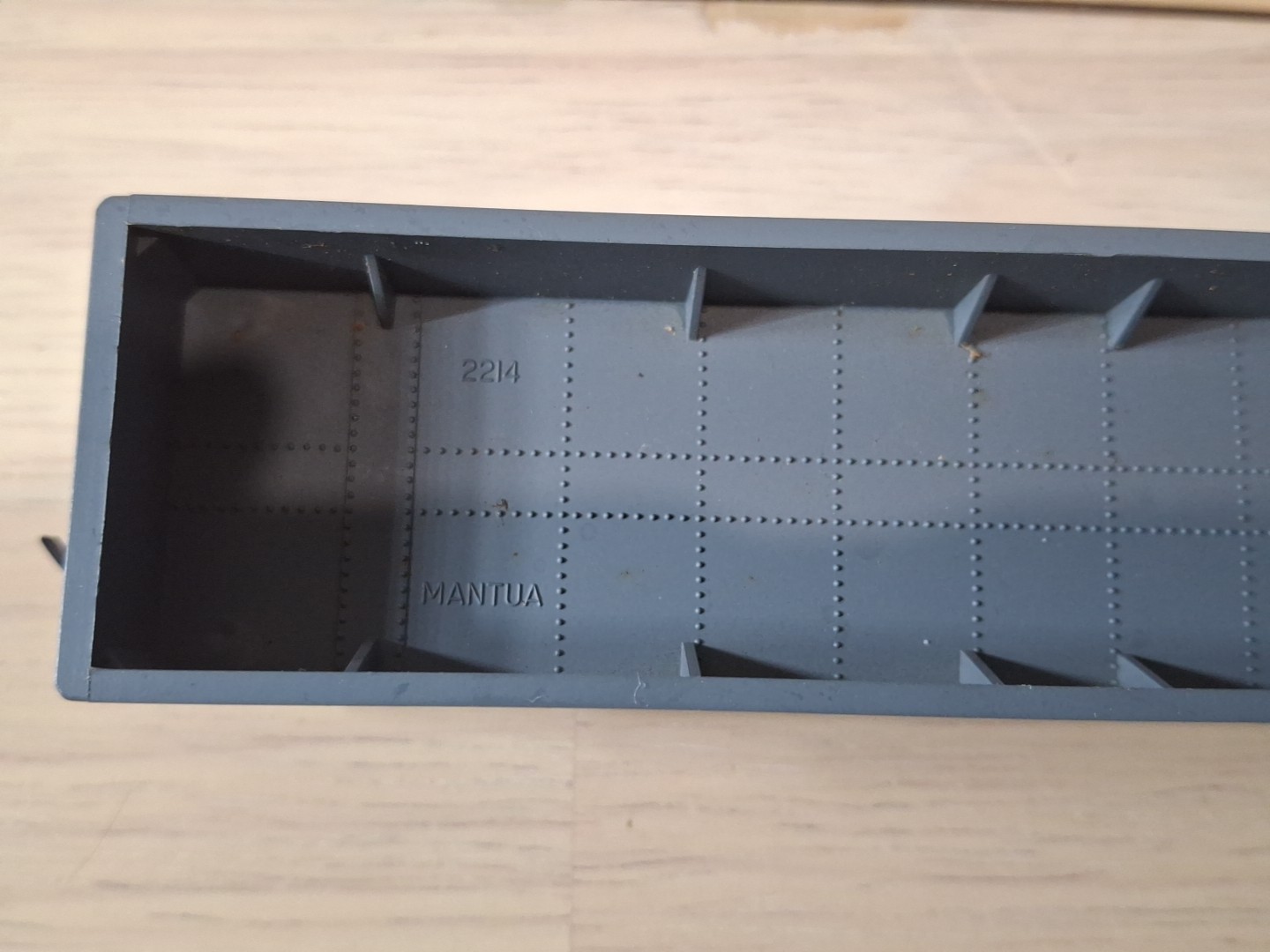 Lot of 5 HO Freight Cars – Mantua + Hong Kong – Boxcars/Gondolas – Working Doors