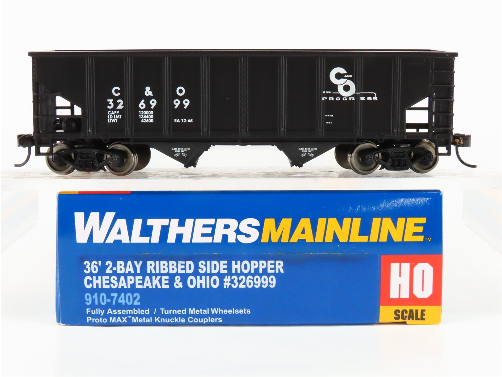 HO Walthers Mainline 910-7402 C&O Chesapeake & Ohio 36′ 2-Bay Hopper #326999