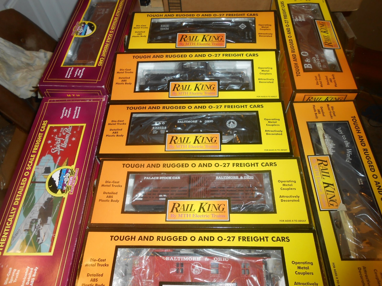 O/O-27 MTH Freight cars 30-7713, 7010A, 7111, 7010D, 7010B, 7164. Buyers choice.