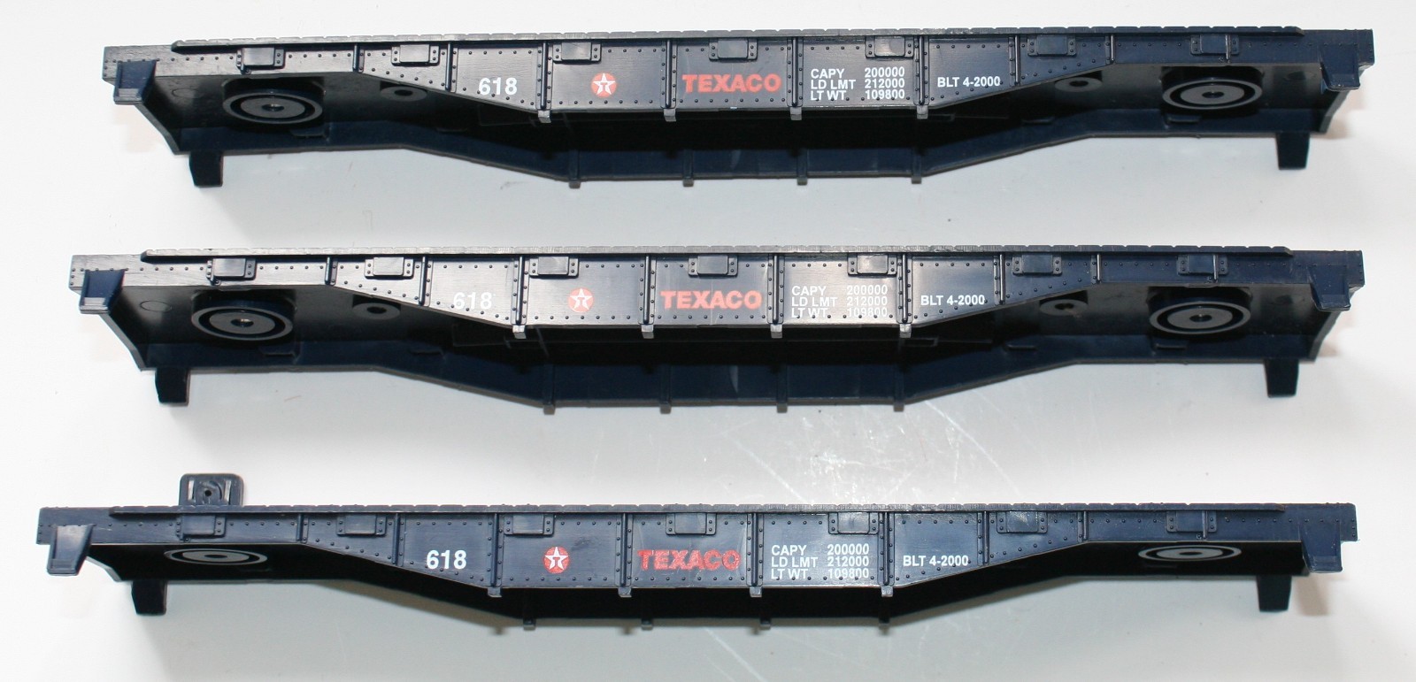 LIONEL REPODUCTION SET OF TEXACO 027 FLAT CAR BODYS #618 WRONG COLOR BLUE NEW