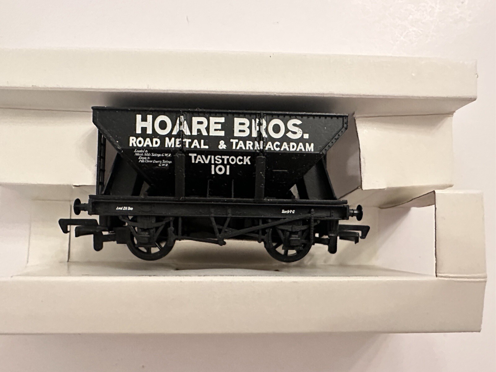 Mainline OO Scale Hopper Wagon Hoare Bros Tavistock 101