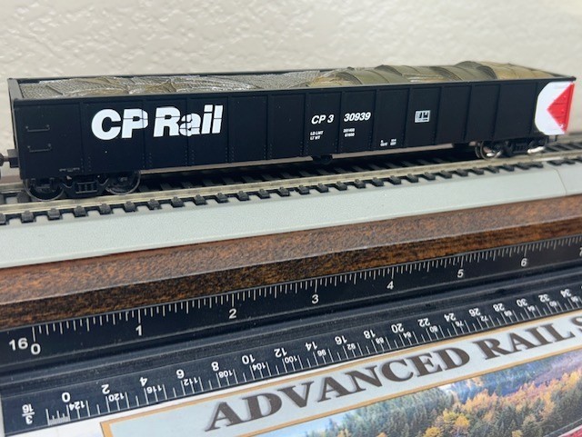 CP RAIL MULTI-MARK / 52 ft MILL GONDOLA w/ SCRAP LOAD -CP PACMAN HO SCALE NEW
