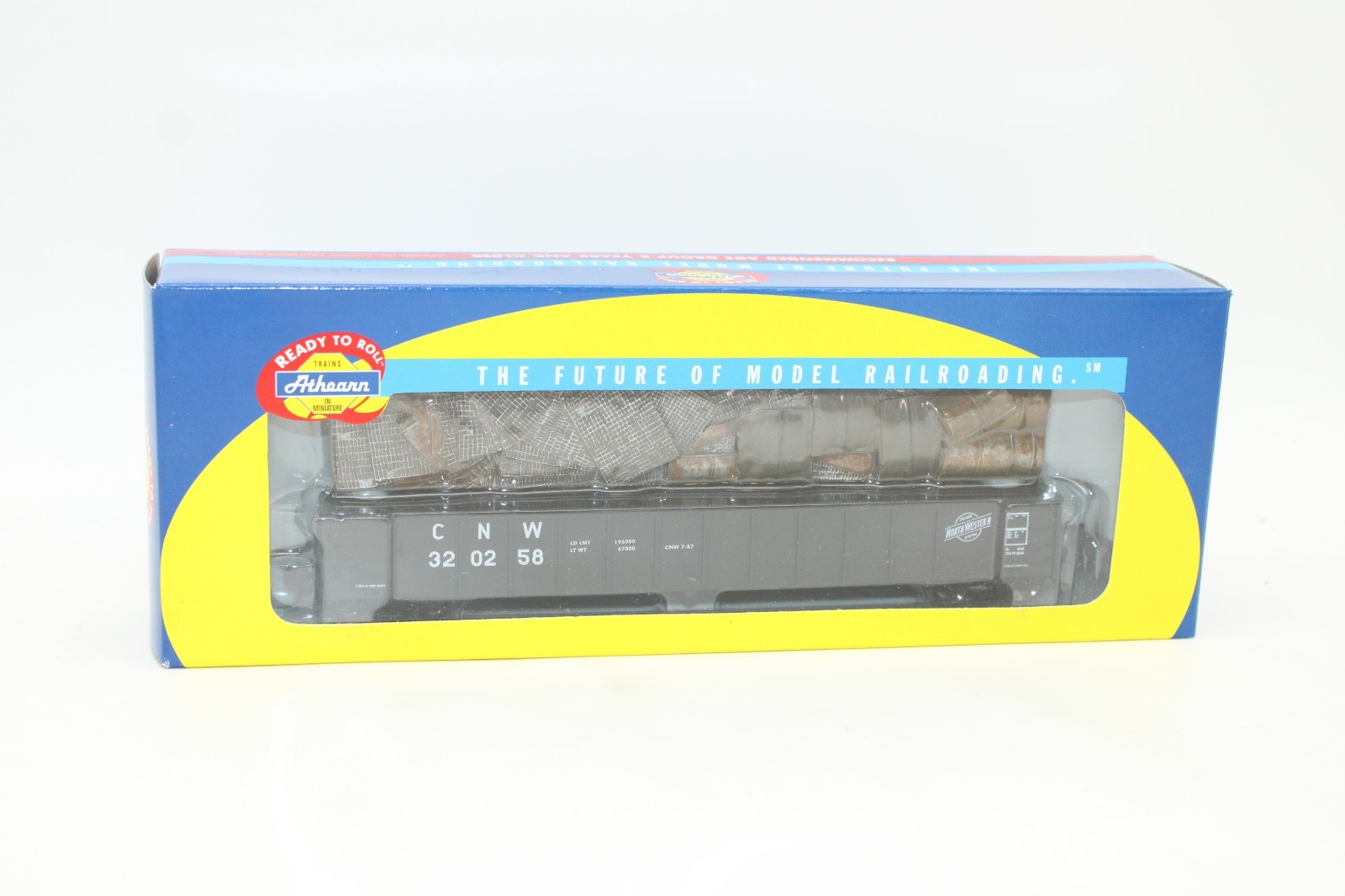 Athearn HO Scale C&NW Chicago North Western 52′ Mill Gondola w/ Scrap Load NOS