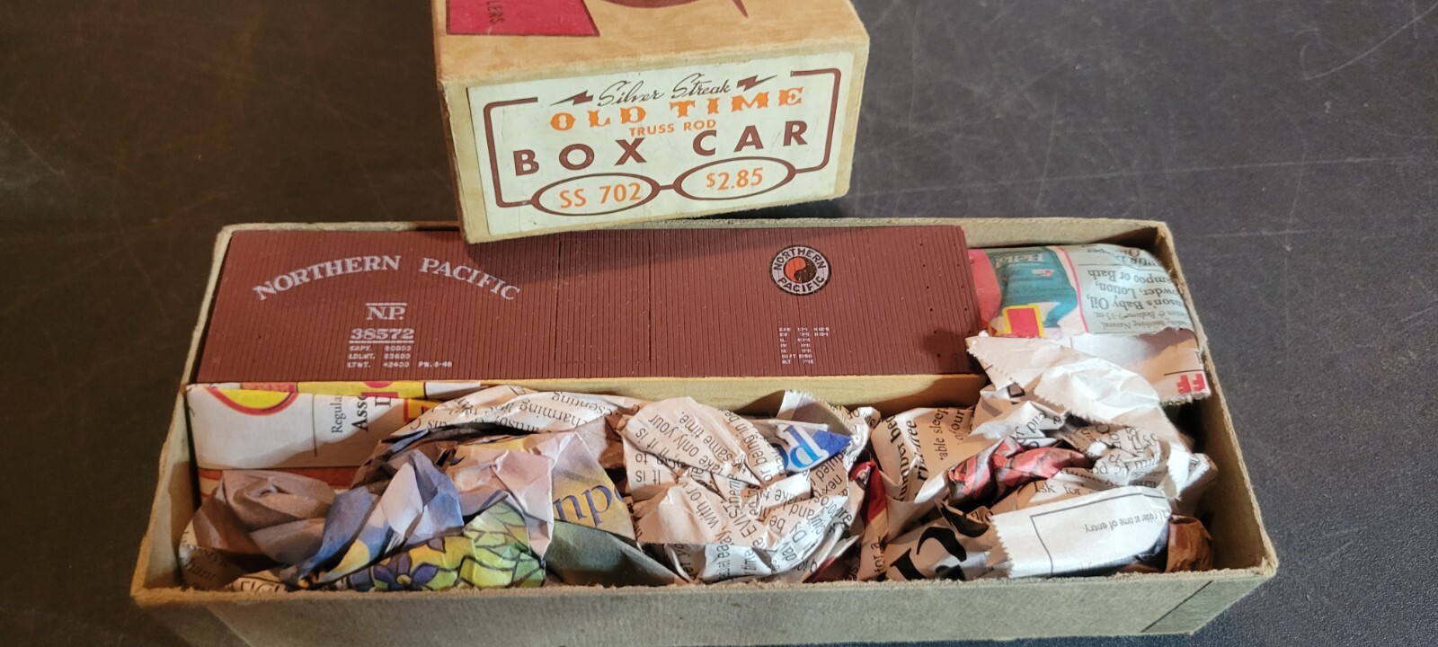 HO TRAIN KIT OLD TIME TRUSS RIDE BOXCAR SS 702