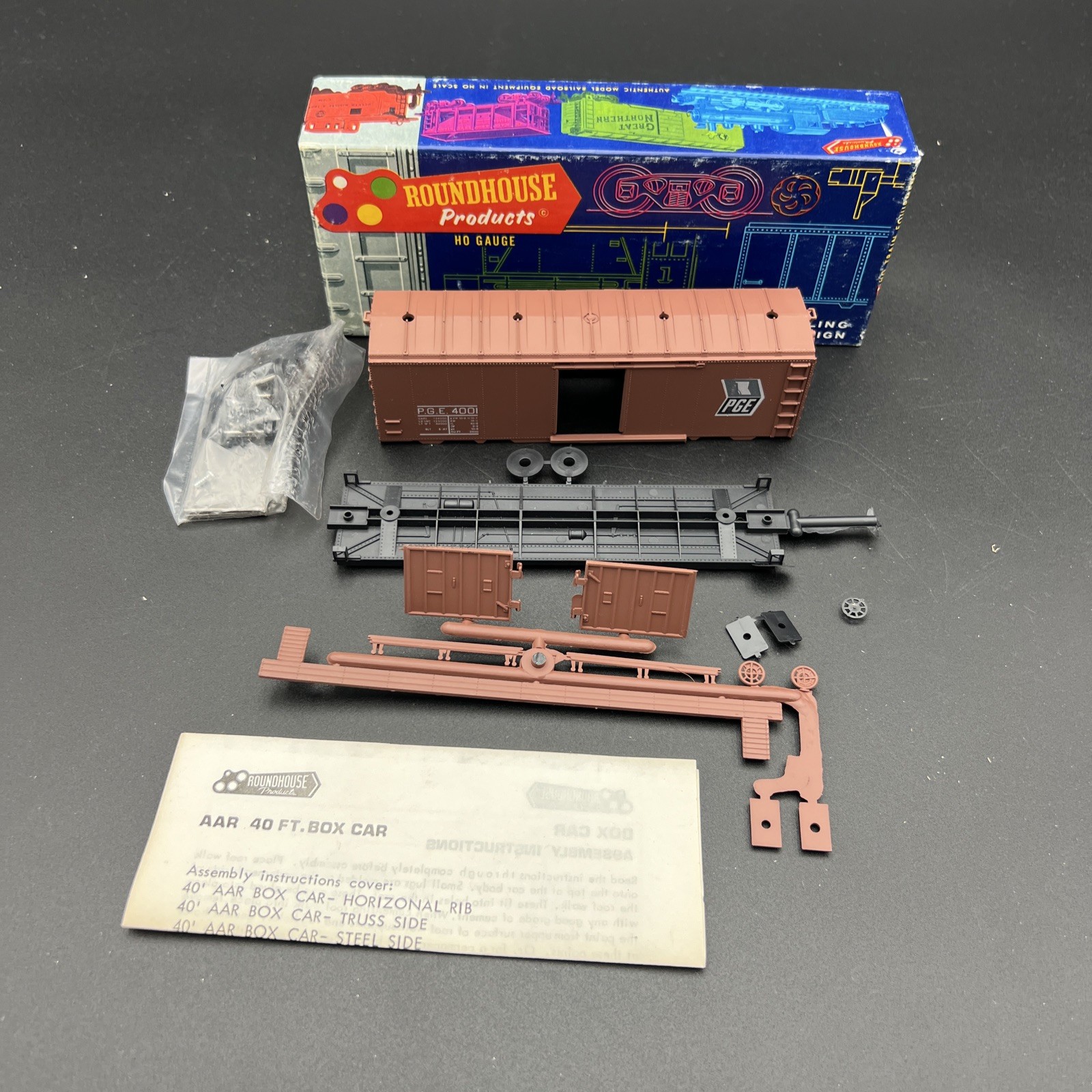 Roundhouse #1065 HO Scale Built 40′ Box Car Pacific Great Eastern PGE