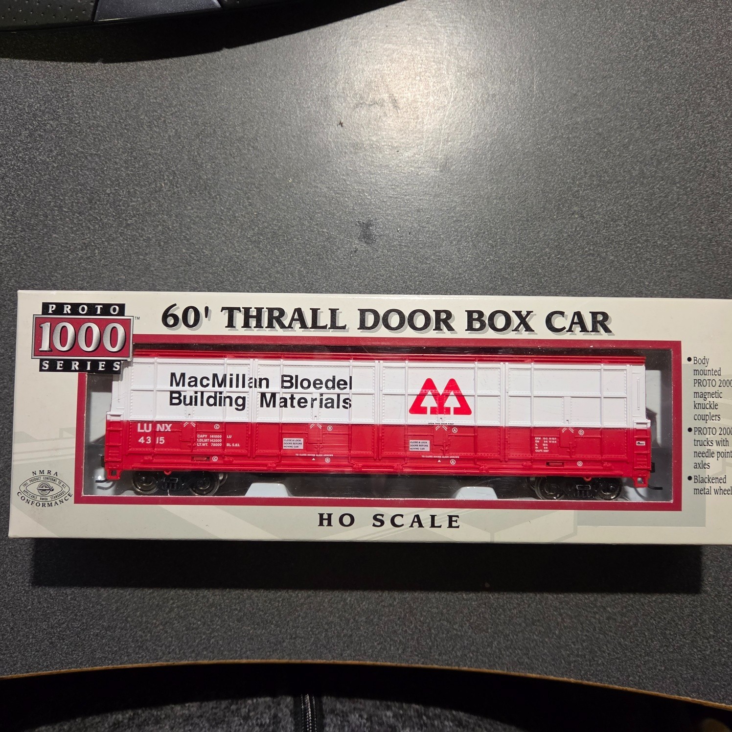 PROTO 1000 60′ THRALL DOOR BOX CAR – 2 Cars Available – MacMillan Bloedel – NIB