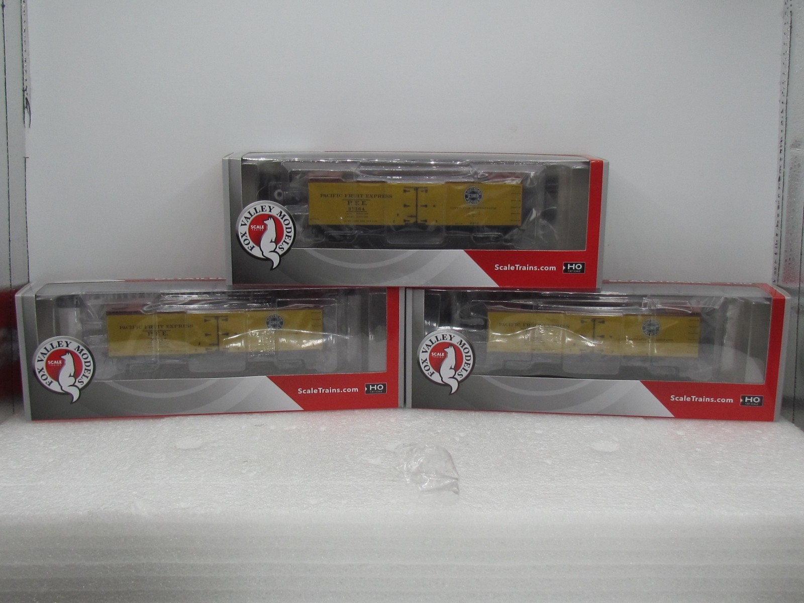 Scaletrains/Fox Valley HO Scale Southern Pacific 40′ Wood Reefer Lot of 3