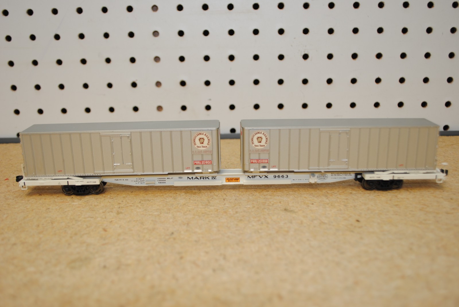 Walthers Gold Line 932-41060 Mark IV Flexi-Van PRR w/Two Trailers HO-Scale
