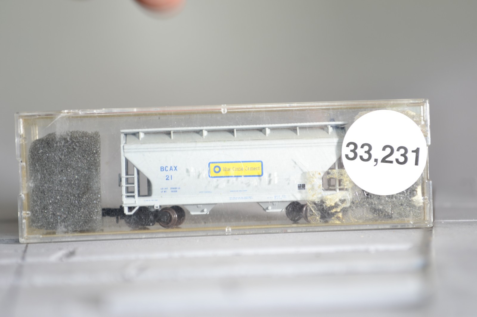 33231 N Scale ATLAS COVERED HOPPER BCAX BLUE CIRCLE CEMENT