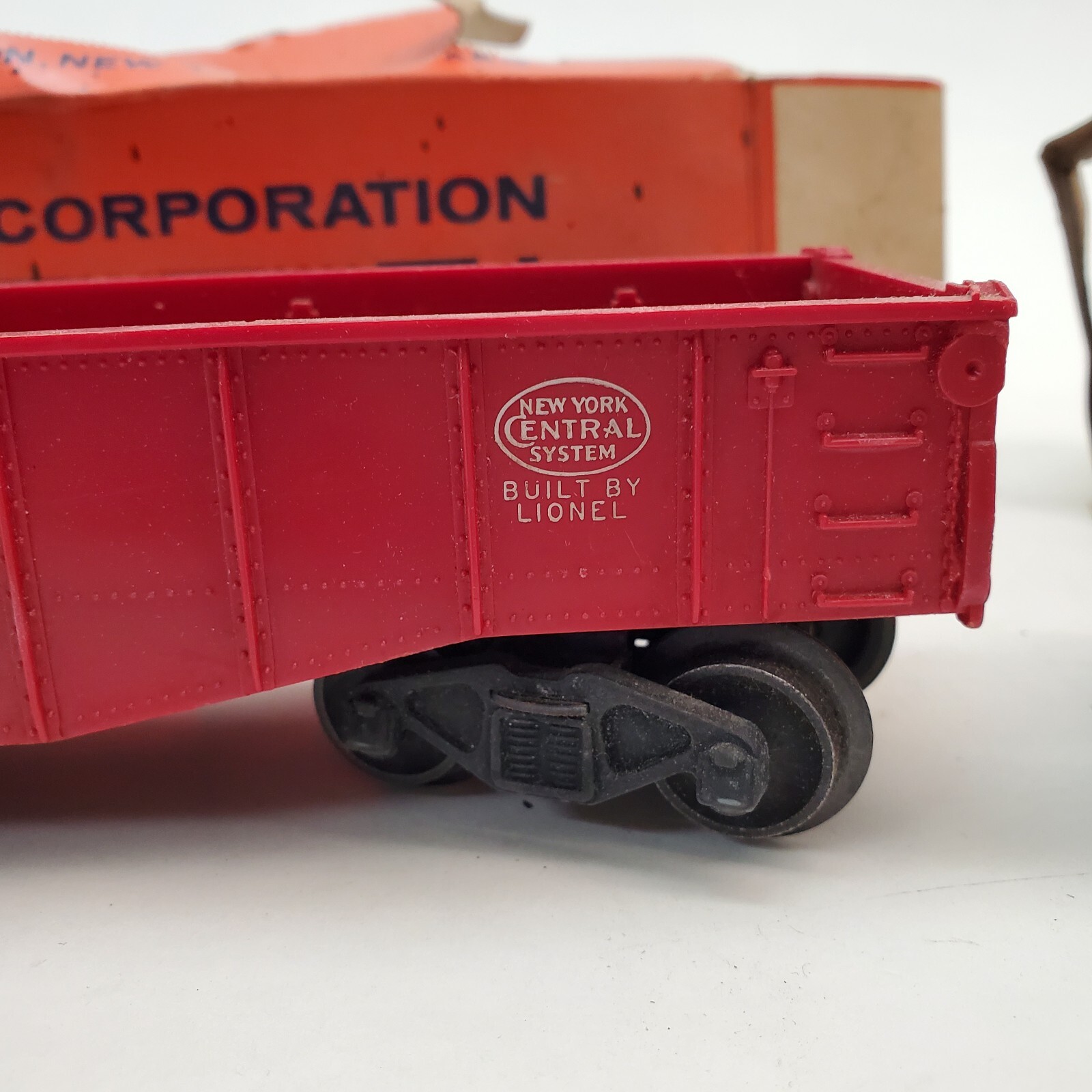 Pair of Lionel NYC Gondola Car No. 6462 & 6162 Postwar Red Blue