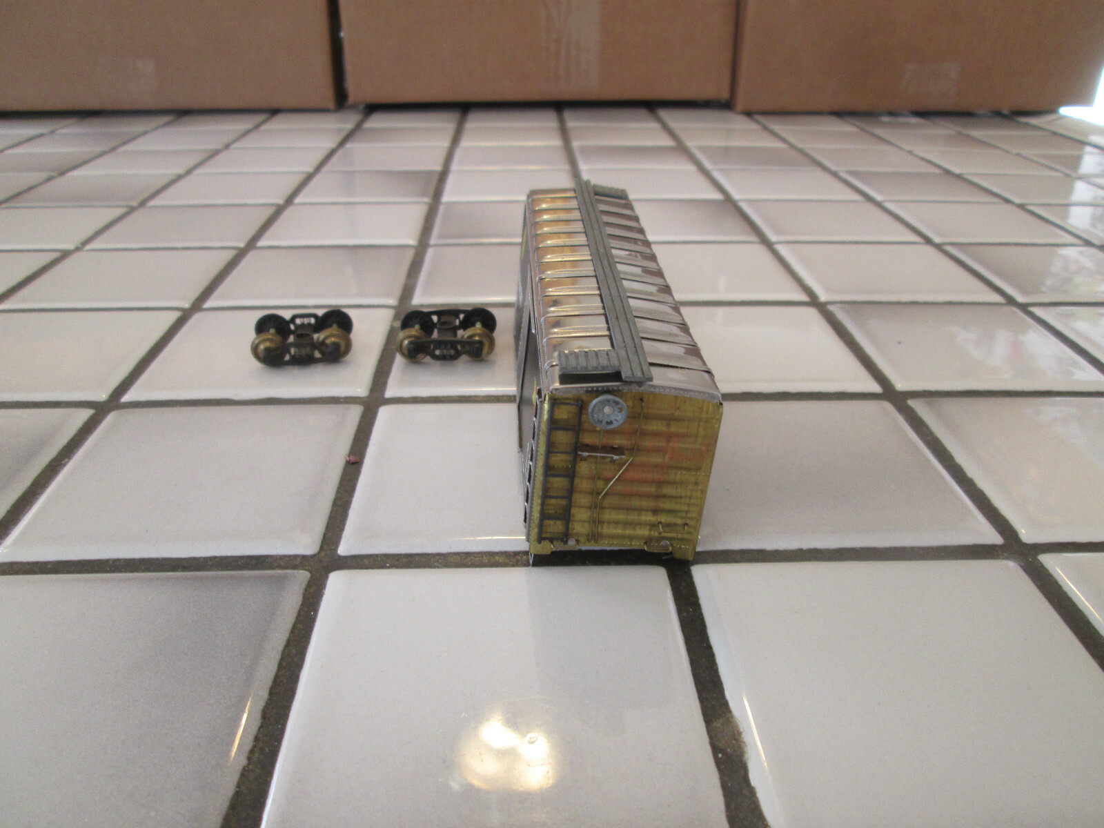 VINTAGE VERY OLD SOUTHERN PACIFIC WOOD/METAL 40 FOOT BOX CAR HO SCALE ////