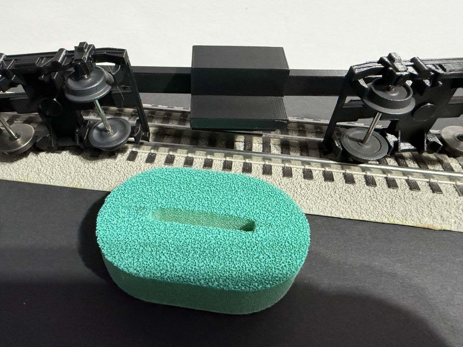 O Scale Track Cleaning Car with 2-Sided Pad – Push by hand or pull behind engine