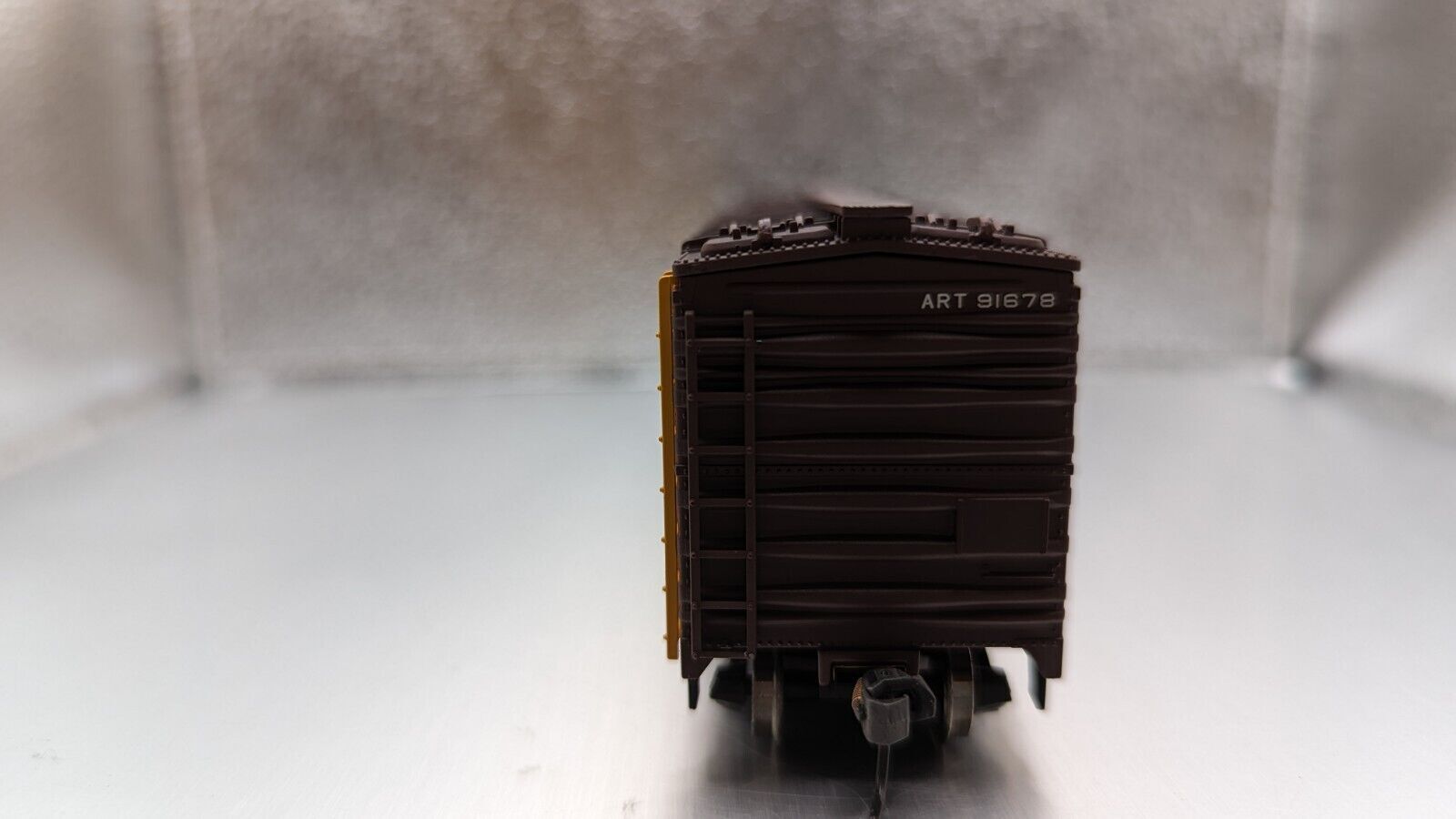 WALTHERS HO 50′ Steel Meat Reefer Royal Art #91678 910-3504 Model Kit Plastic