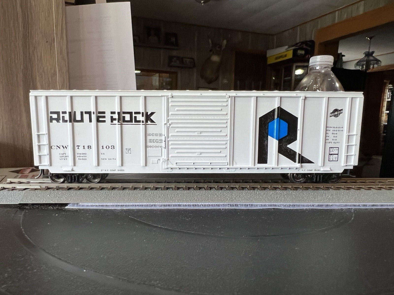 HO Scale Roundhouse assembled Route Rock 50′ outside braced single door box car