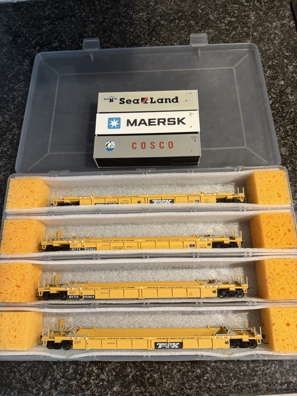 Lot Of Four HO Walthers Thrall Well Cars DTTX w/Containers DTTX #25064 & #54184