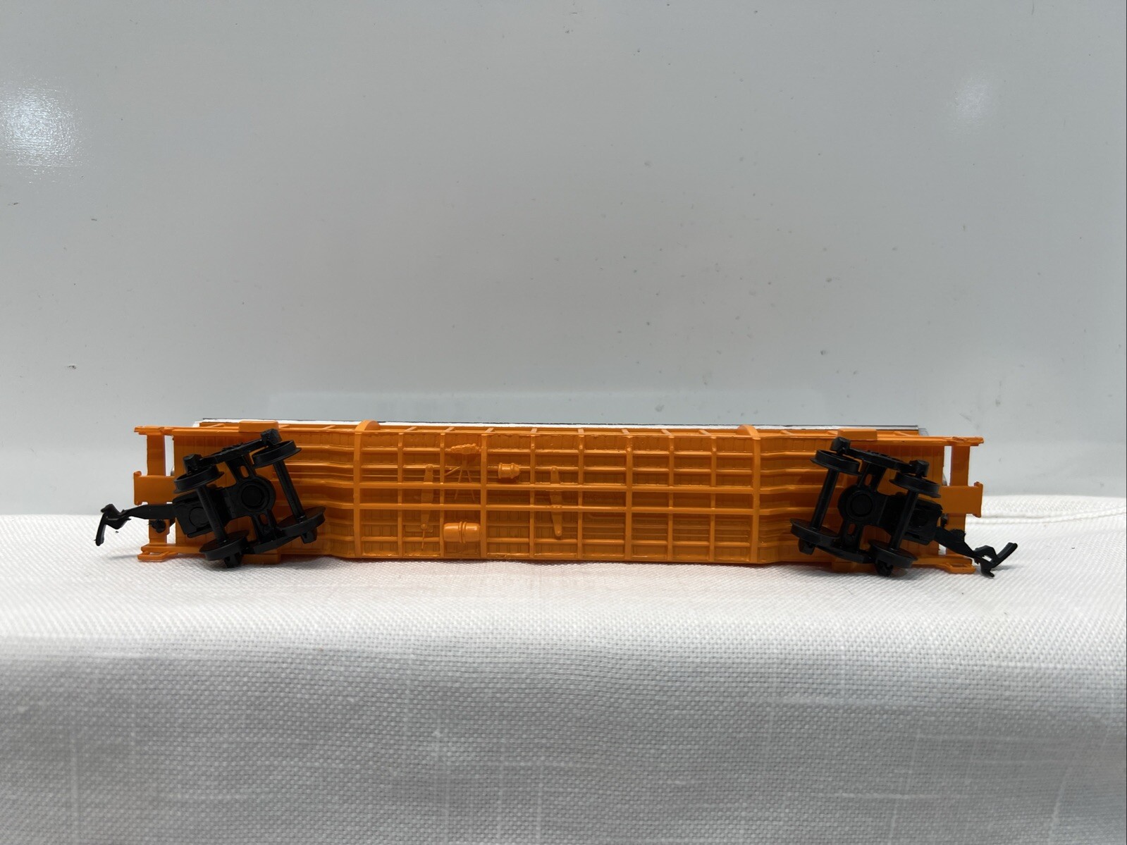 Bachmann Coil Coach B&LE 31002 Orange Silver HO Scale Train Car Horn Hook