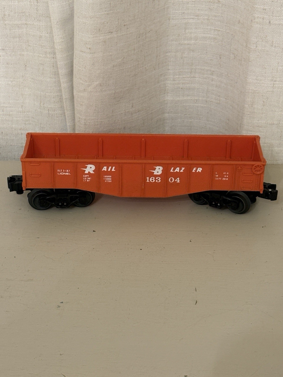 Lionel 16304 Rail Blazer Gondola Car O/O27 Gauge Train 1987 Orange Vintage Empty