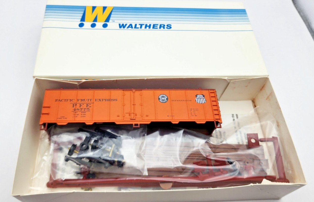 VTG Walthers HO #932-2544 Limited Edition 40′ Steel Reefer PFE Road #48775