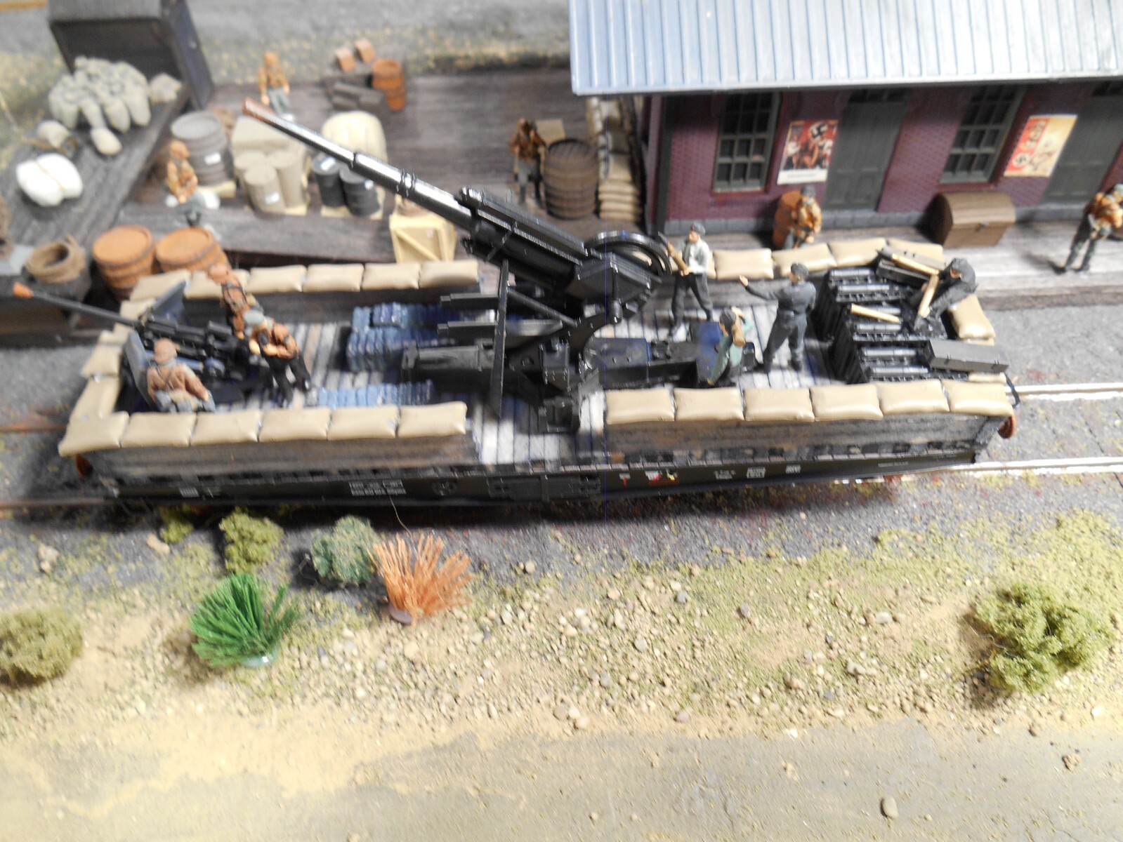 HO Roco Minitank 2nd Panzer Army Artillery Car with Soldiers A2251 Custom Detail