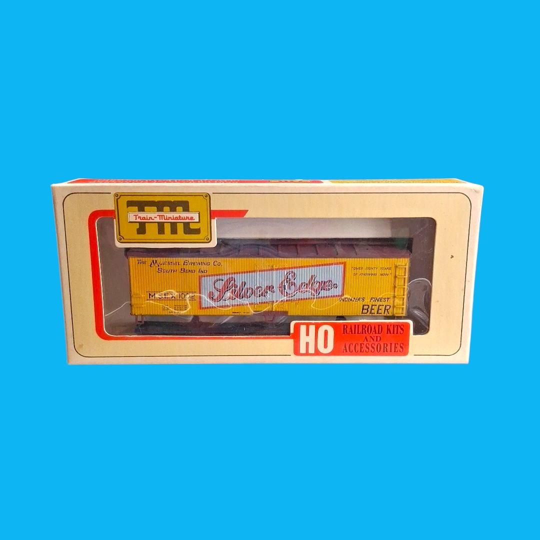Train Miniature HO Scale Silver Edge Beer 40’ Reefer with Kadee Couplers