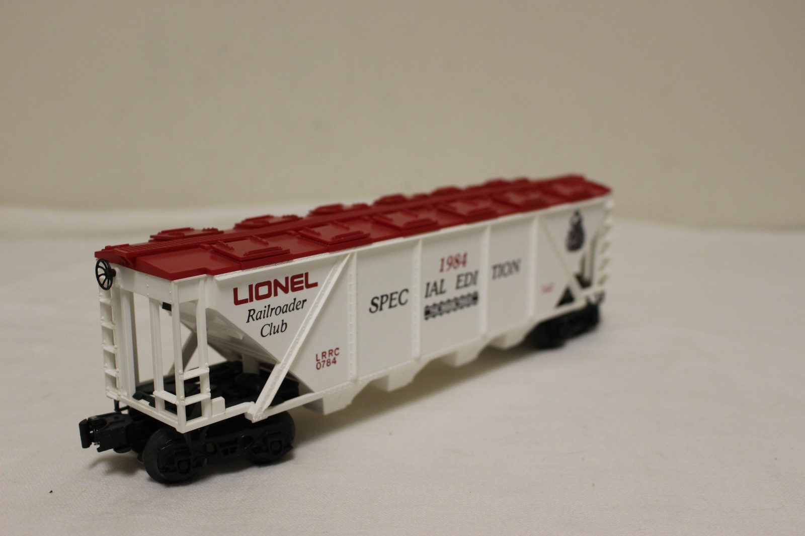 Lionel Railroader Club O Gauge Covered Hopper 1984 Special Edition # 6-0784