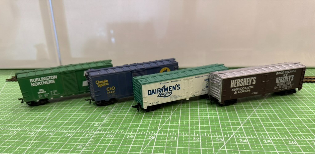 LOT of 4 Vintage HO Scale Box Cars 2 by Buchmann 2 Unknown Manufacturer. Read.