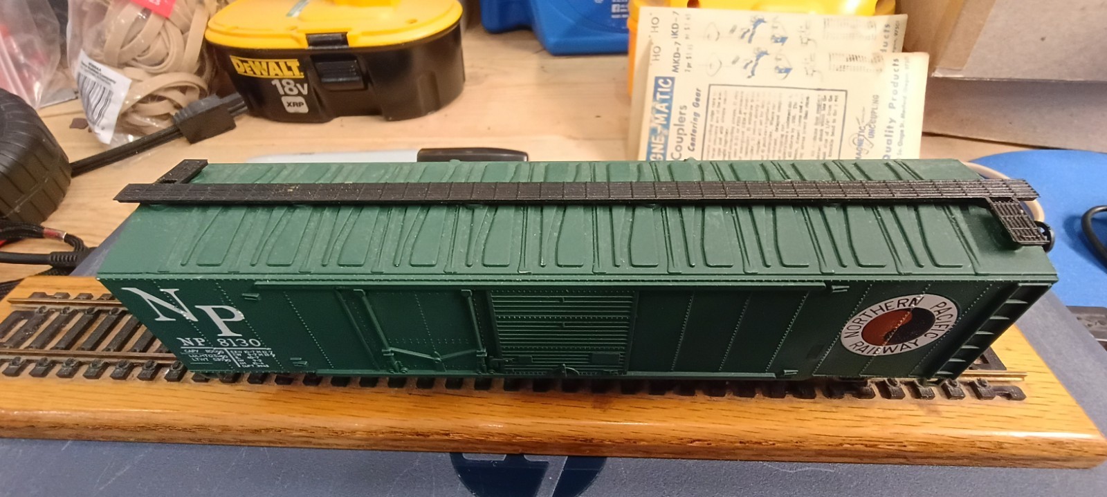 50′ Double Door Boxcar Northern Pacific /NP AHM HO Hornhook Couplers Car 38130