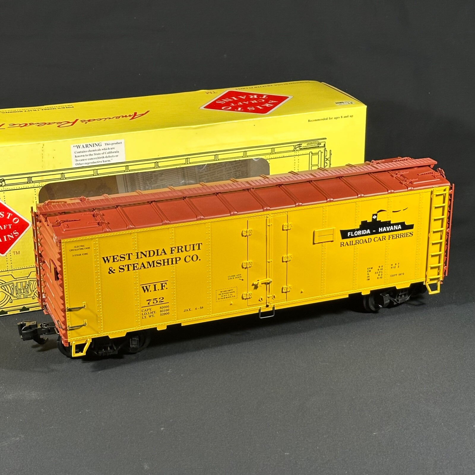 Aristo-Craft #46224 – 1:29 Scale – Steelside Reefer Car – West India Fruit – NOS