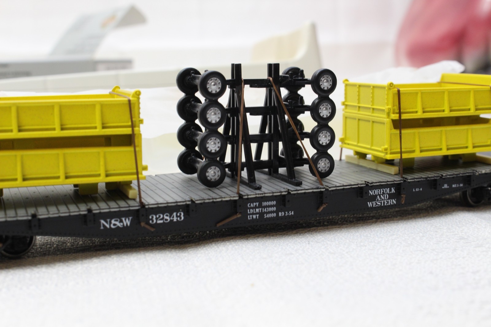 PROTOSERIES 2000 AAR STANDARD 50 TON FLAT CAR MODEL TRAIN FREIGHT CAR