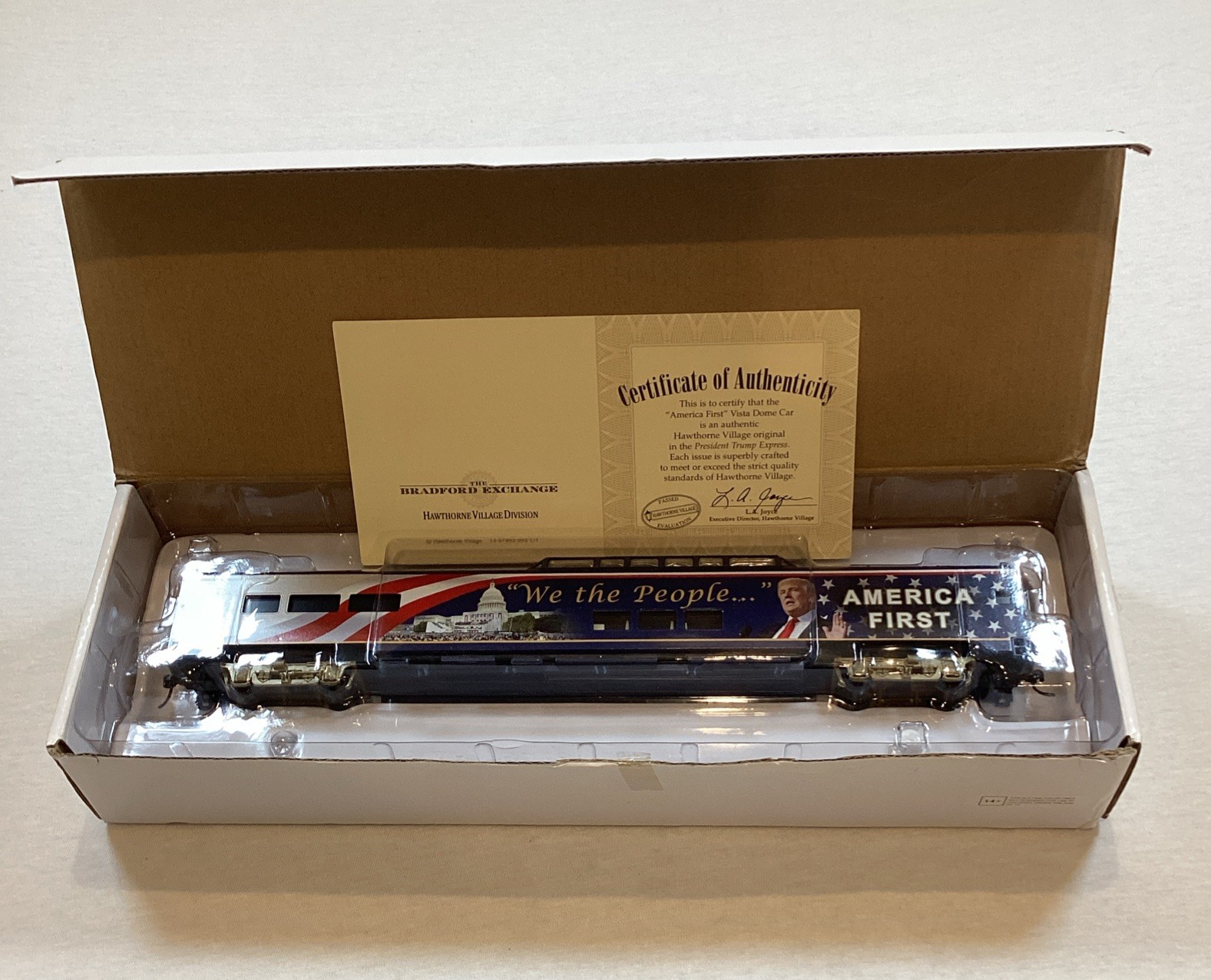 Bradford Exchange Hawthorne Village Trump Express Vista Dome Car America 1st COA