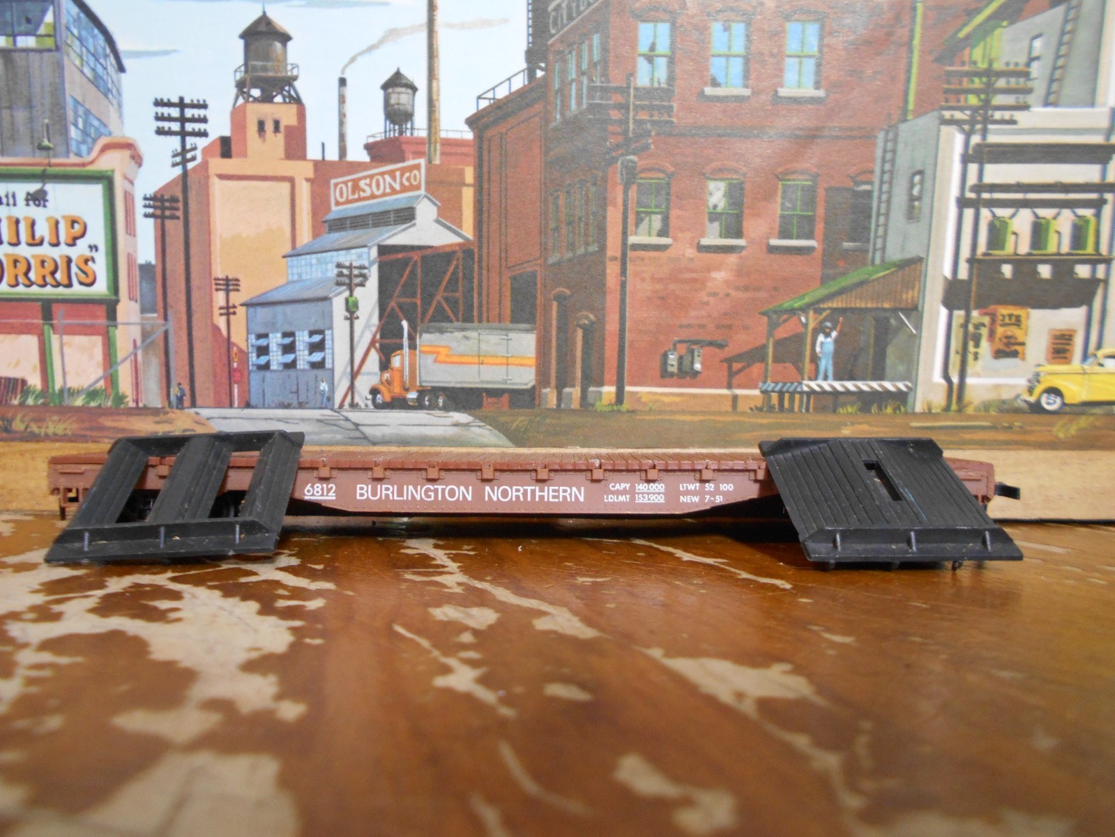 HO Scale Trains Model Power Burlington Northern 50′ Flat Car #6812