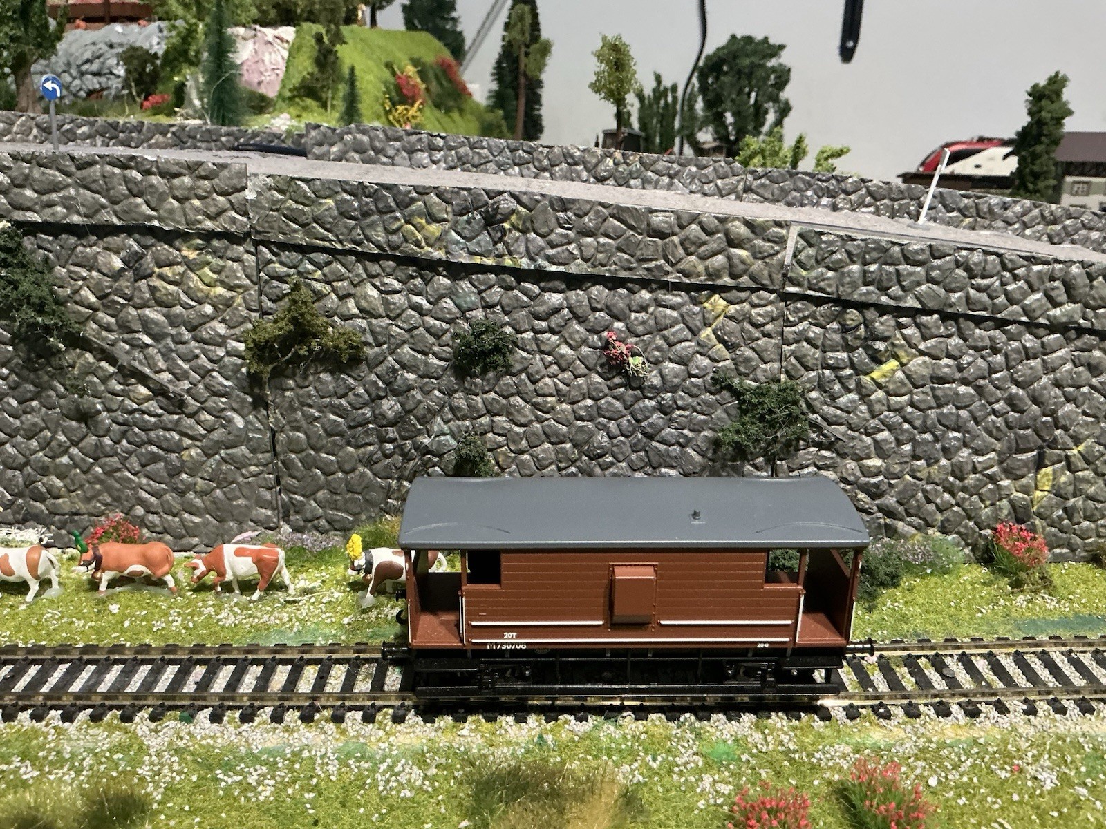 Hornby BR Brake Van R 6145 OO scale DC