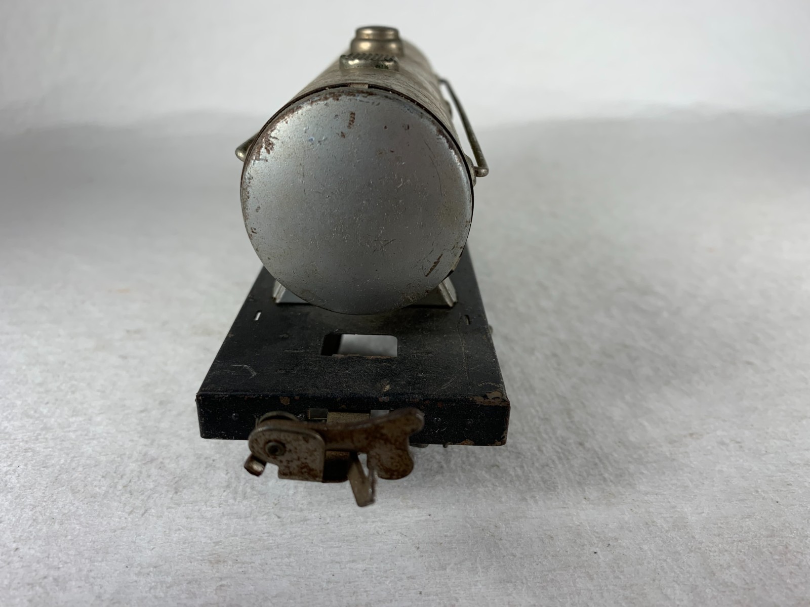 LIONEL PREWAR 1680, SUNOCO MOTOR OIL TANK CAR (1933-1942)