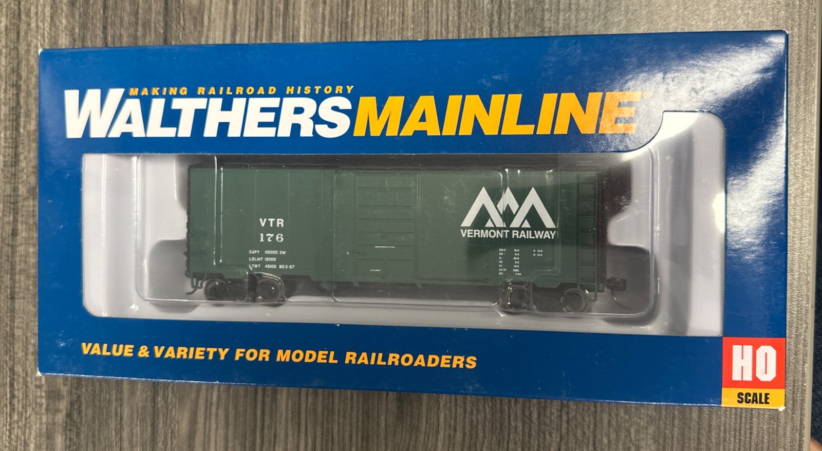 Walthers MainLine HO 910-1436 40’ PS-1 Boxcar Vermont Railway #176 NIB