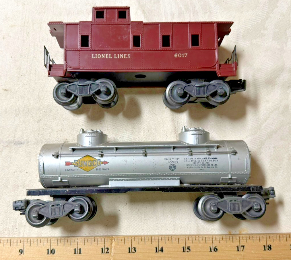 Postwar Lionel O Gauge 6465 silver Sunoco tank car + 6017 Tuscan brown caboose