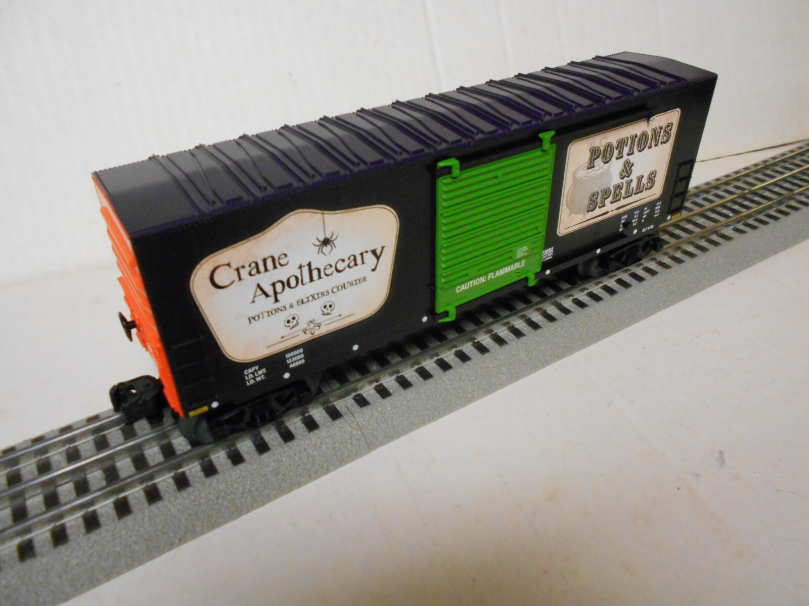 LIONEL 2323050-B FAST FRIGHT HALLOWEEN CRANE POTIONS & SPELLS HI-CUBE BOXCAR NEW