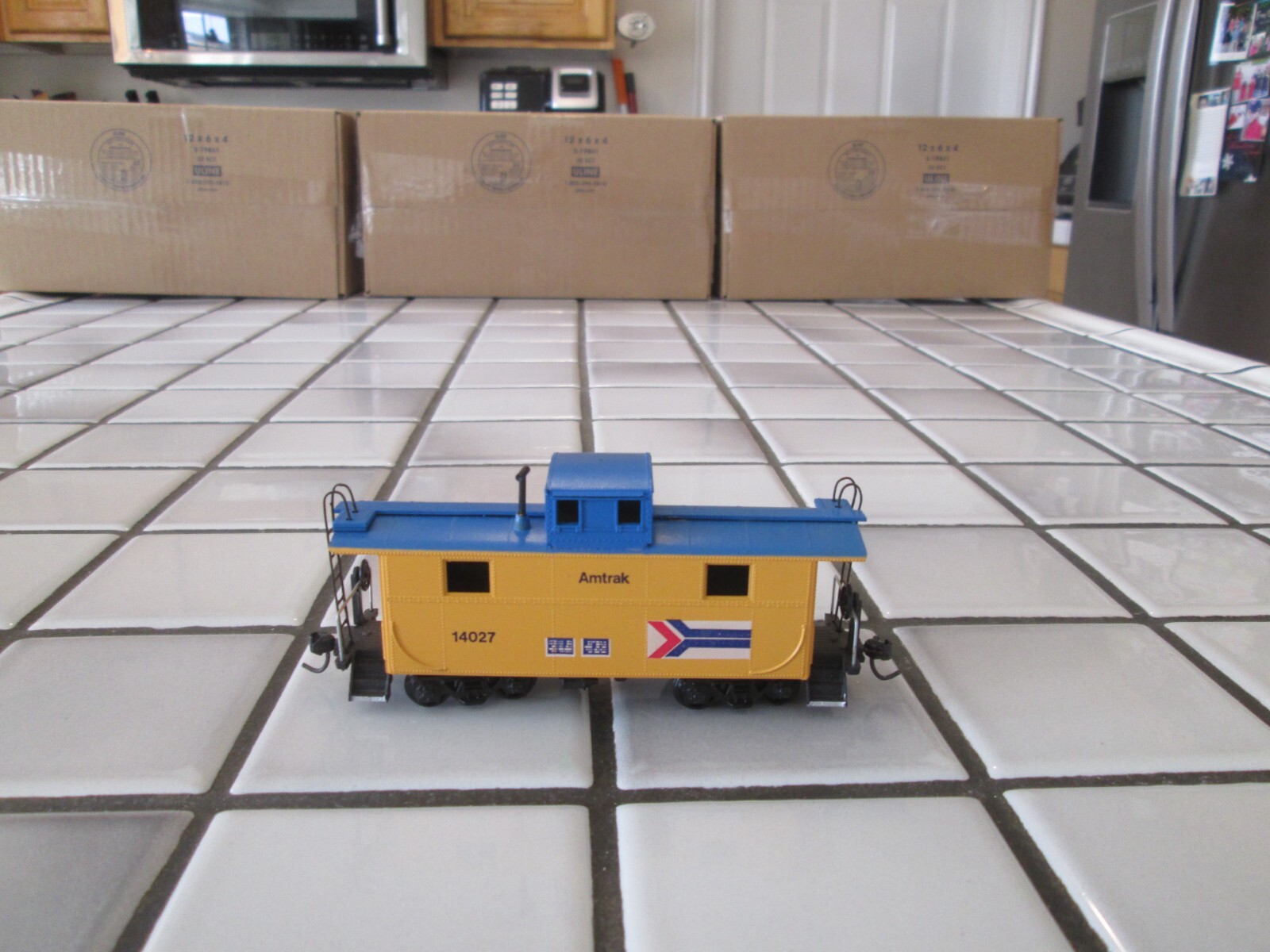 AMTRAK caboose car HO SCALE