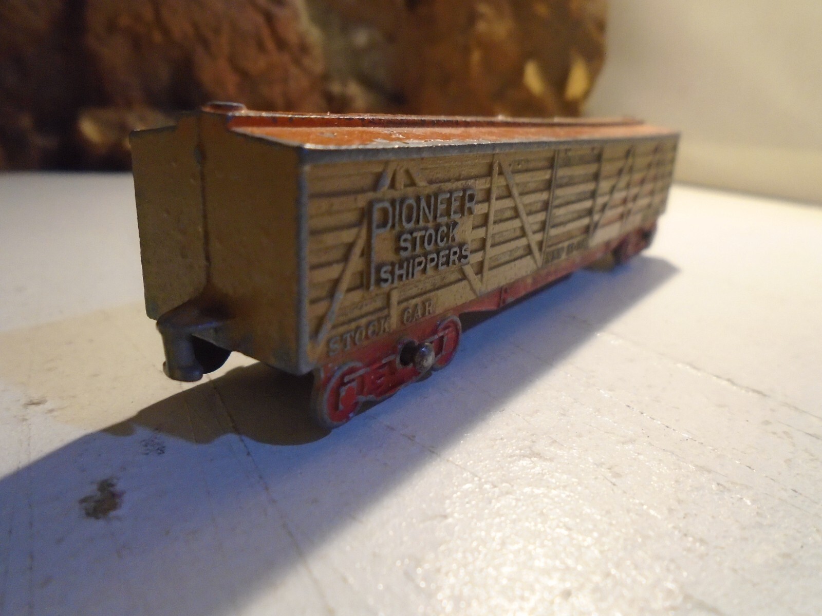 TOOTSIETOY VINTAGE DIECAST PIONEER STOCK SHIPPERS STOCK CAR IX108 1-203-1