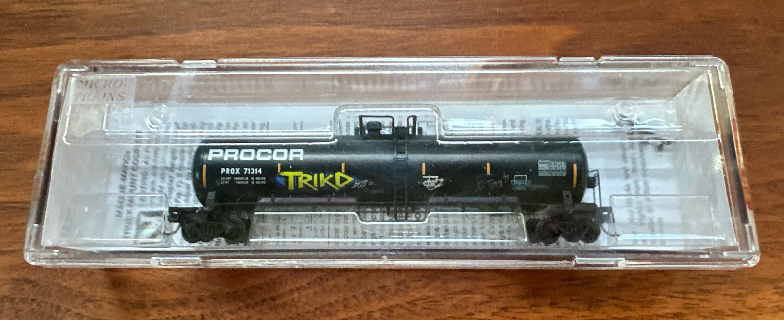 Micro-Trains N Scale #11045113 56’ Gen Svc Tank Car Procor + Graffiti 71314 NY