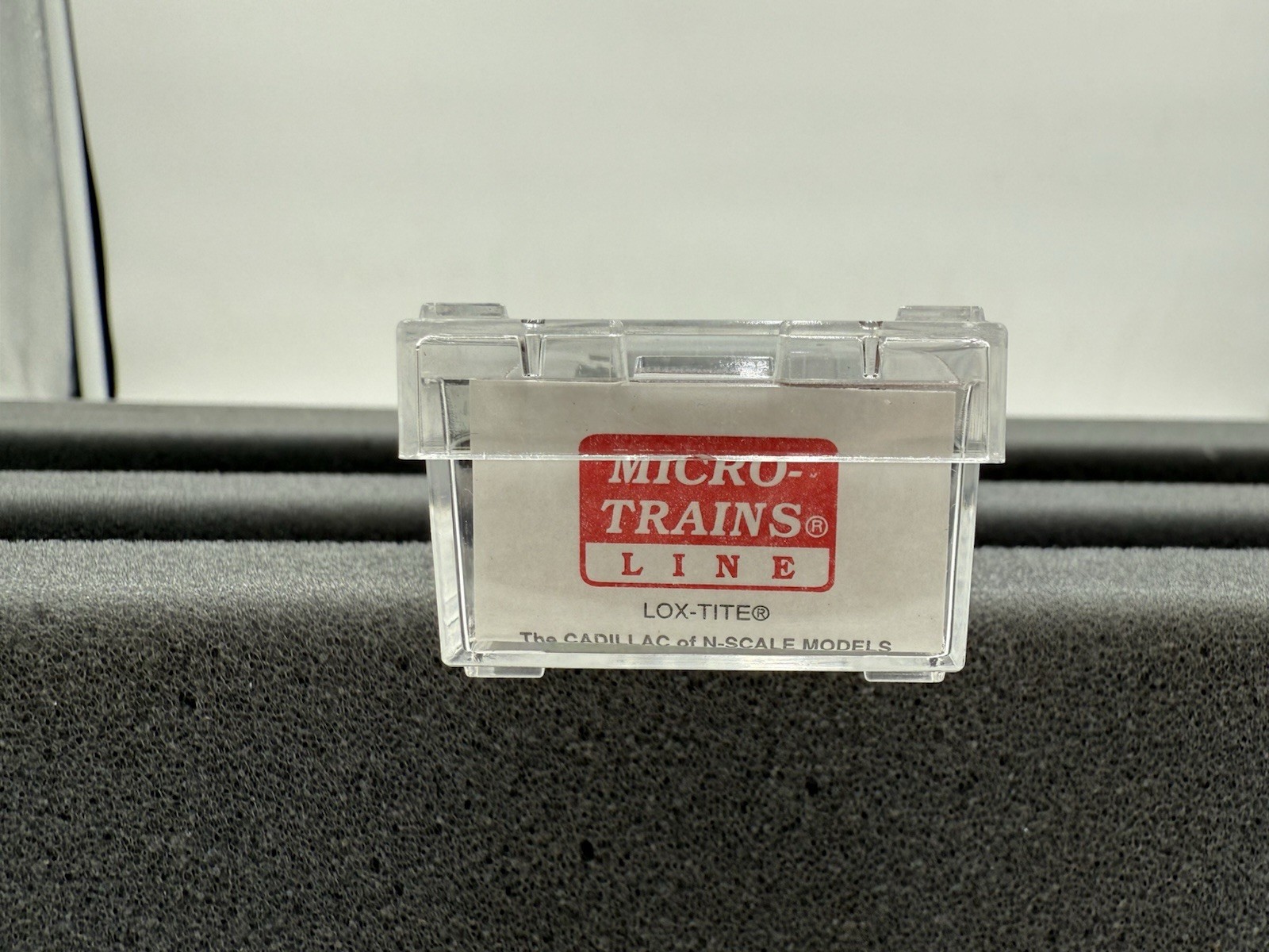 Micro-Trains Erie Lackawanna 40′ Standard Box Car, Single Door – 20360