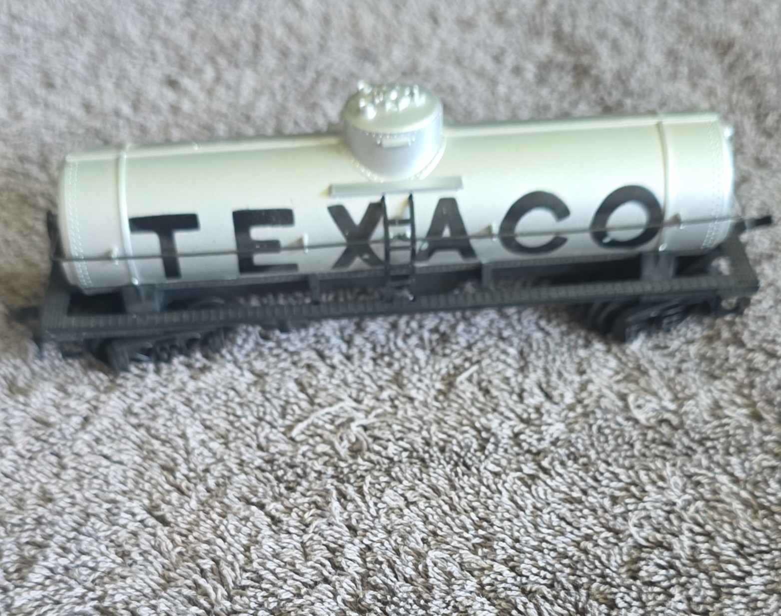 TYCO HO Texaco White Tank Car Plastic Two-Rail Analog Ready-to-Go