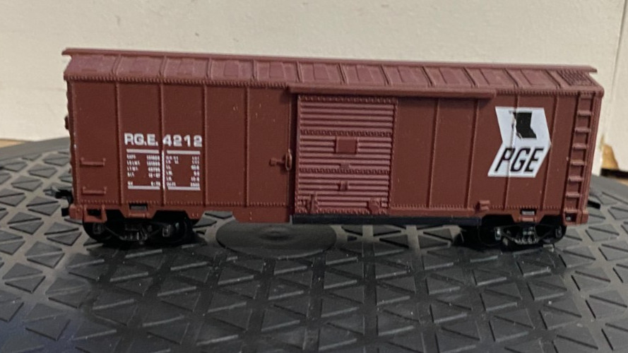 Ho Scale PGE Box Car PGE 4212 Brown