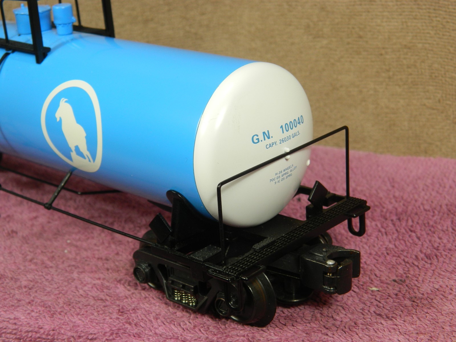 K-LINE GREAT NORTHERN SKY BLUE UNIBODY ALUMINUM TANK CAR O SCALE #K-90016 LNOB