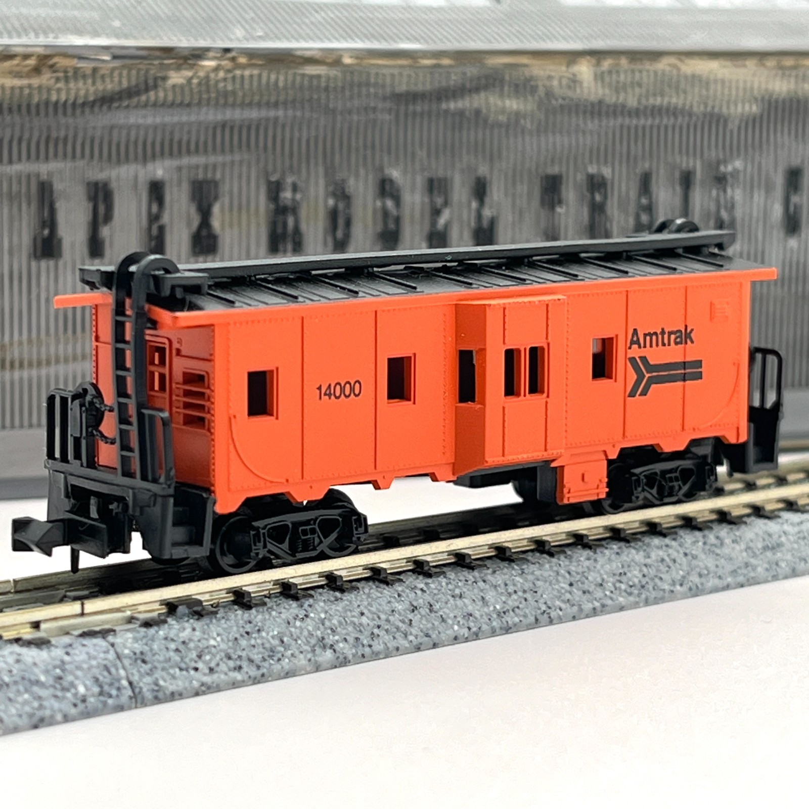 Model Power N Scale 3129 Amtrak Maintenance of Way MOW Bay Window Caboose 14000