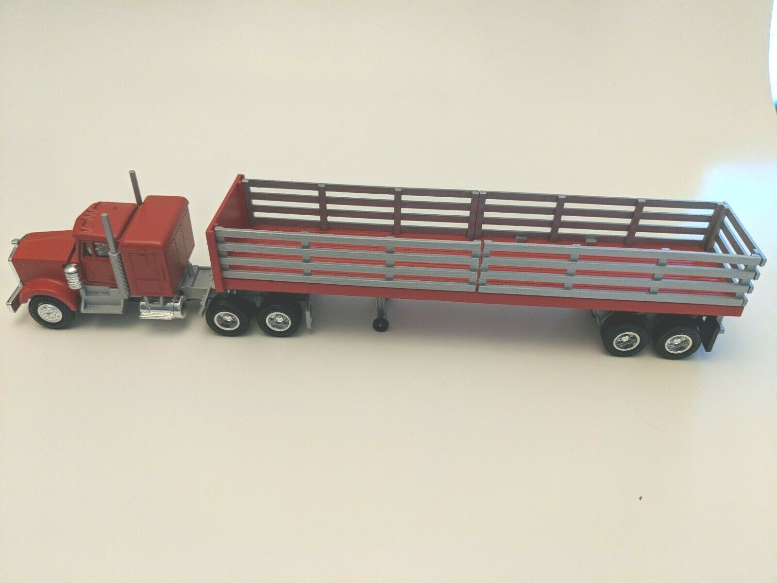 Lionel 6-12786 O Scale Red Silver Metal Semi Tractor Trailer Truck 12″ 1:48