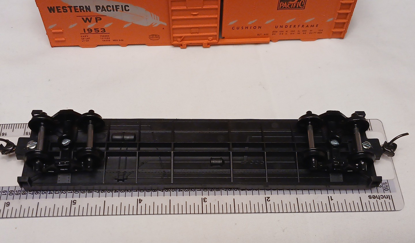 HO-Scale 40′ Box Car Kit Assembled Western Pacific WP 1953 Roundhouse Products