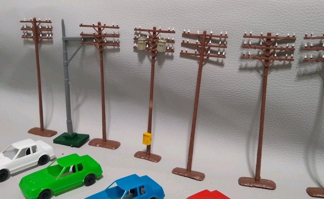 Vintage TYCO Railroad Accessories + Cars Lot of 40 Pieces Hong Kong