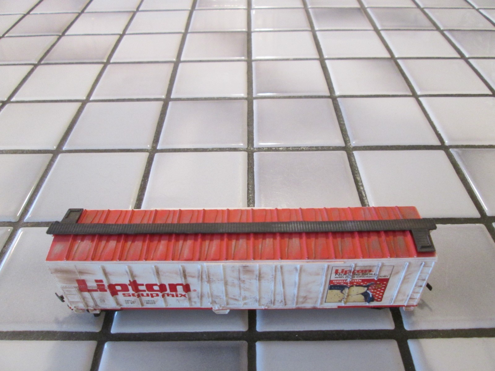 AHM LIPTON 50 FOOT BOX CAR HO SCALE