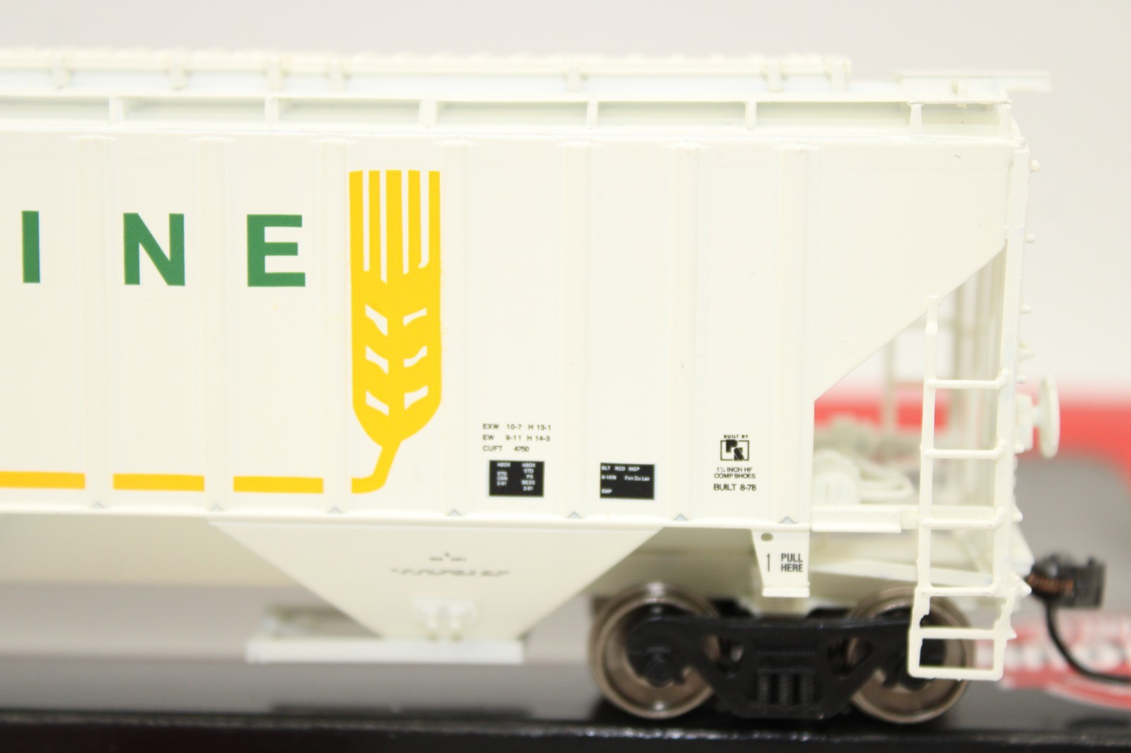 InterMountain HO Scale SOO Line PS 4750 Cu Ft 3 Bay Covered Hopper Car NOS