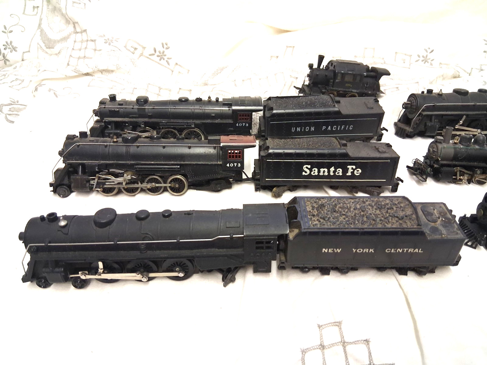 VTG. HO SCALE TRAINS Locomotives Engine & Tenders Lot Of 10 DIECAST & PLASTIC!!